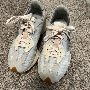 New balance 327 sneakers- grey and white
